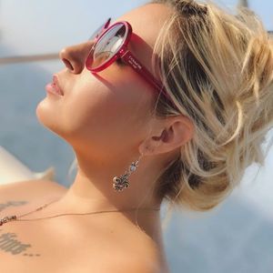 Meet your Posher, Belle